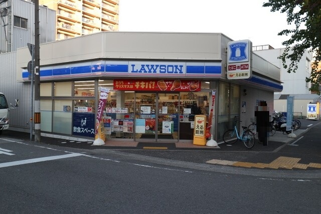 コンビニ　ローソン高知はりまや三丁目店（コンビニ）まで196m