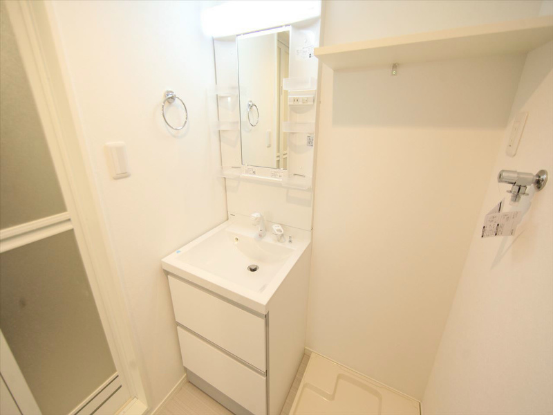 洗面設備　脱衣所　独立洗面台（シャンプードレッサー）洗濯機用意できます