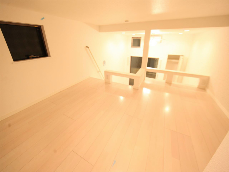 その他部屋・スペース　上階ロフト6.4帖（収納としてもお部屋としても使えます）