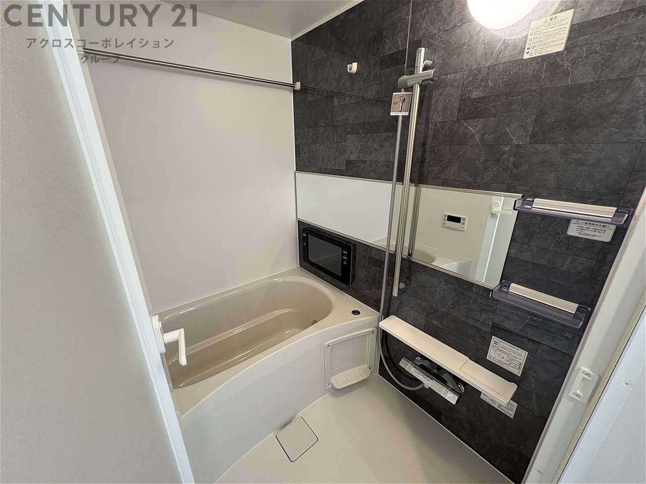 バス・シャワールーム　浴室乾燥機付きで便利です！