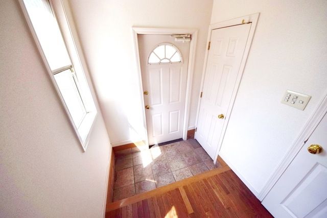 玄関　※別部屋参考写真