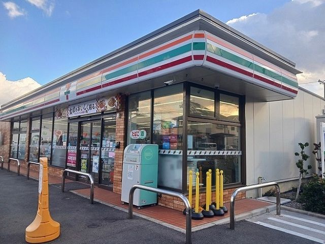 コンビニ　セブンイレブン様（コンビニ）まで750m