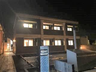 エントランス　外観写真（夜）