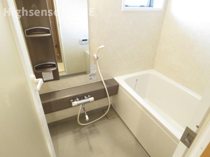 バス・シャワールーム　落ち着いた空間のお風呂です