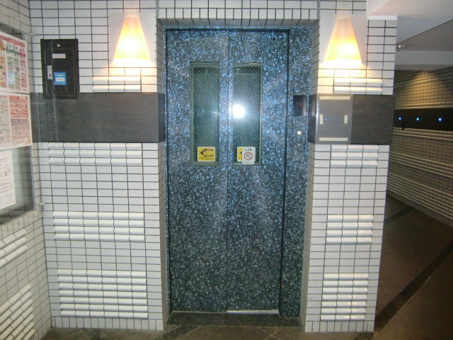 エントランス　エレベーター