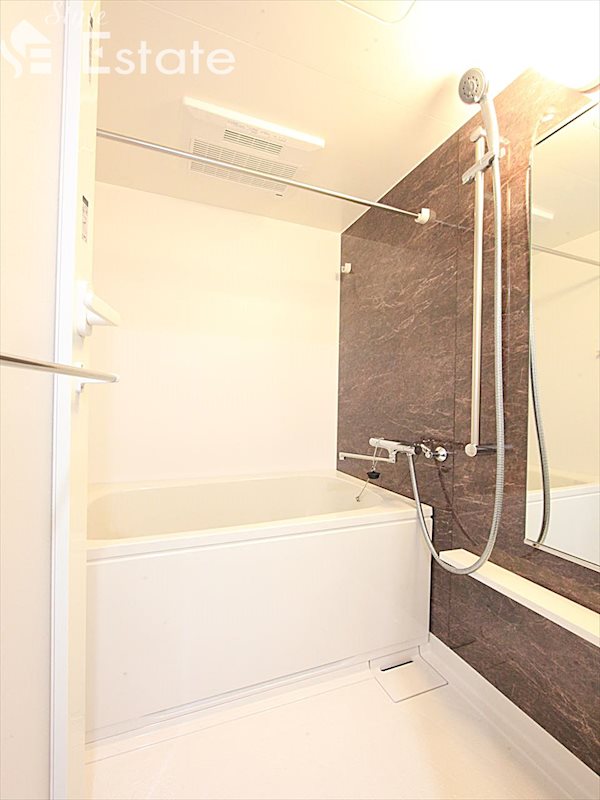 バス・シャワールーム　バスルーム