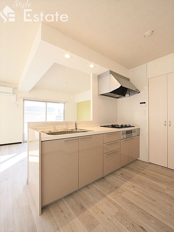 キッチン　システムキッチン（3口）