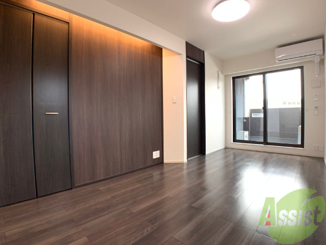 居室・リビング　７帖の洋室です。広々として、きれいですね。