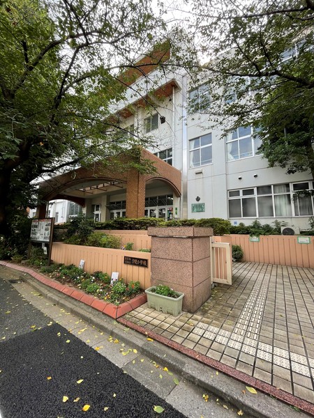 小学校　文京区立汐見小学校（小学校）まで135m