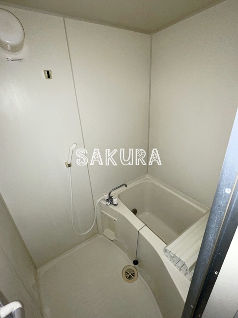 バス・シャワールーム　ご家族や長時間入浴に便利な追い炊き機能付きです♪