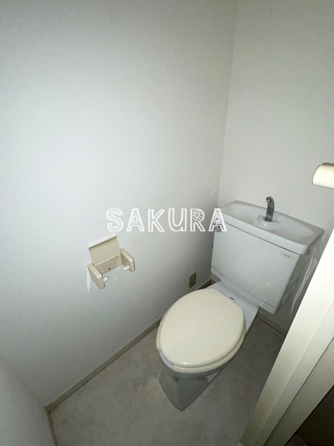 トイレ　落ち着いた色調のトイレです♪