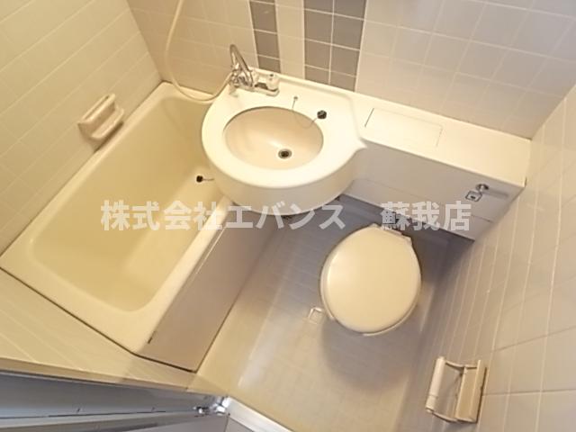 バス・シャワールーム　コンパクトで使いやすいお風呂です