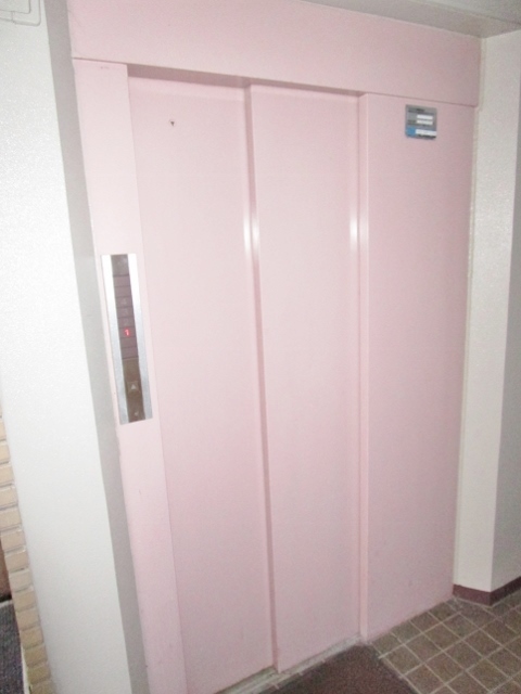 ロビー　エレベーターあり