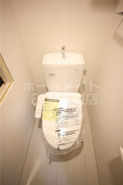 トイレ　落ち着いた色調のトイレです