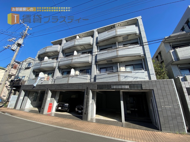 建物外観　閑静な住宅街。重厚感のあるＲＣマンションです。