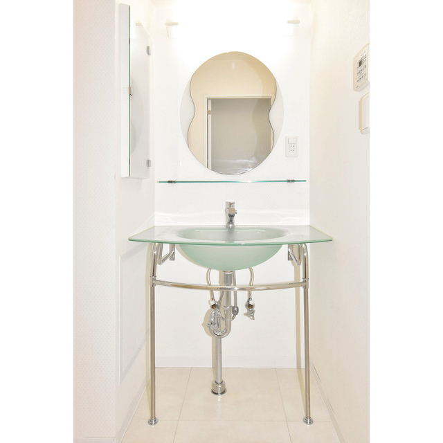 洗面設備　ゆったりとスペースのある洗面所