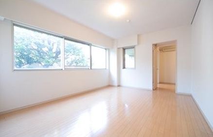 居室・リビング　☆明るい洋室☆