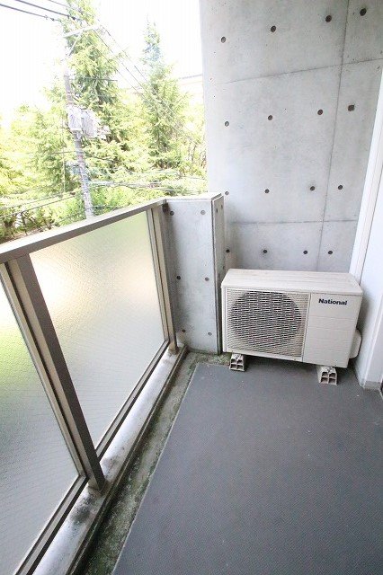 バルコニー　同物件別号室の写真です。