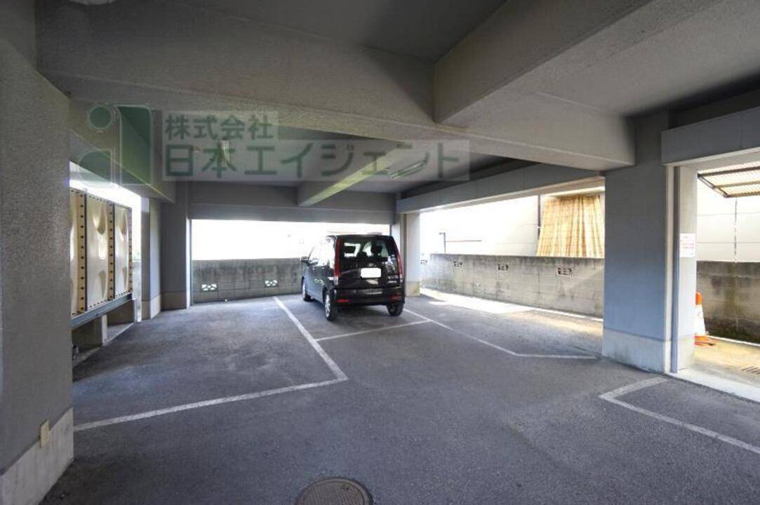 駐車場　駐車場