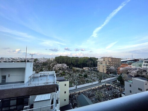 眺望　バルコニーからの眺望、飛行機雲※前回募集時2023.3撮影