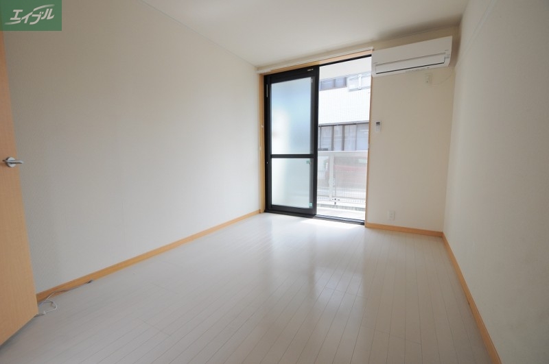 居室・リビング　号室によって家電付き※写真と現状が異なる場合は現状を優先