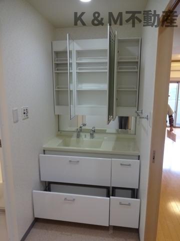 洗面設備　使いやすい洗面所です