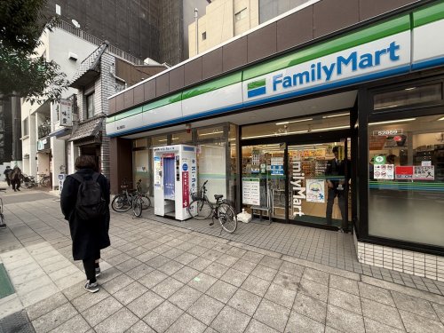 コンビニ　ファミリーマート 靱公園前店（コンビニ）まで208m