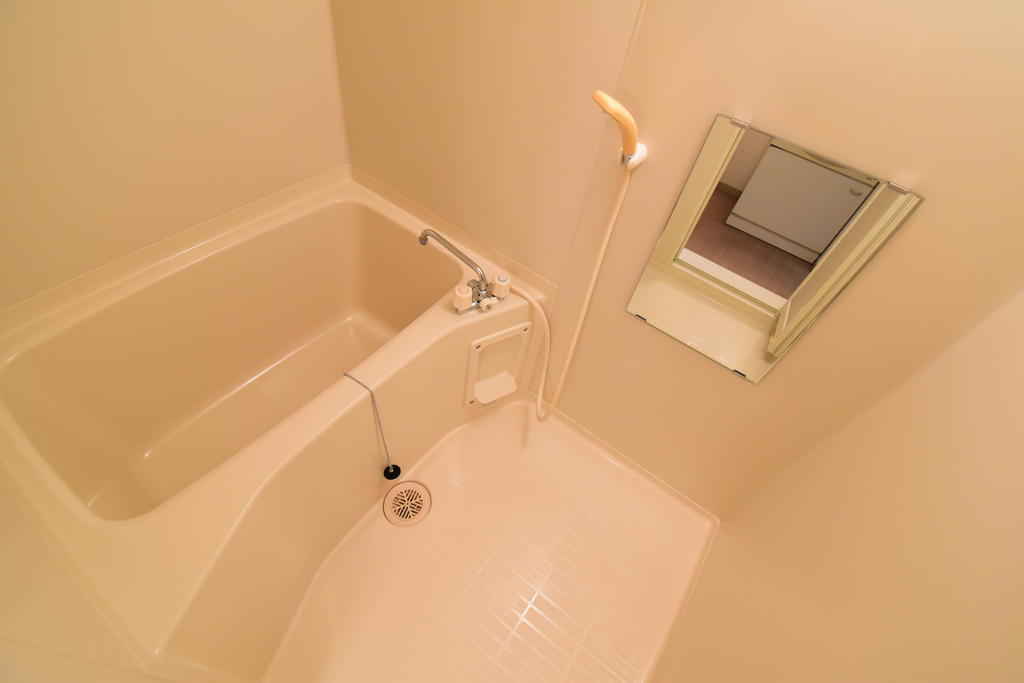 バス・シャワールーム　※同建物の別のお部屋の写真です。