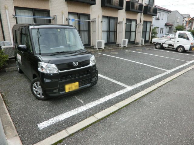 駐車場　敷地内駐車場ございます。