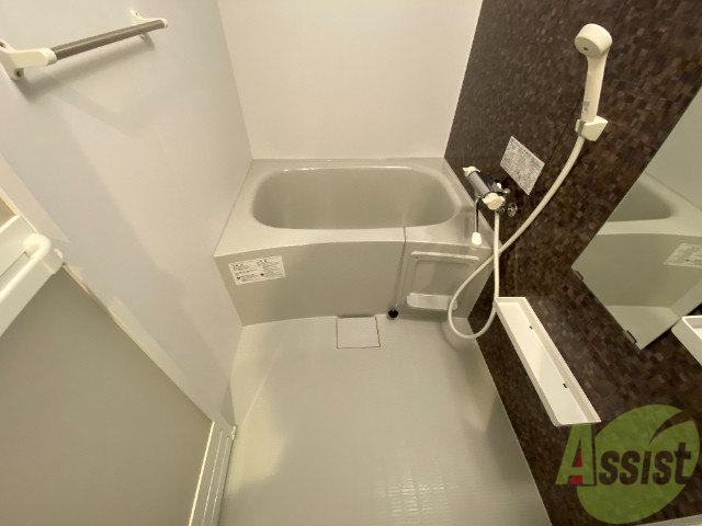 バス・シャワールーム　洗い場が広いお風呂です。追焚・浴室乾燥も付いてます。