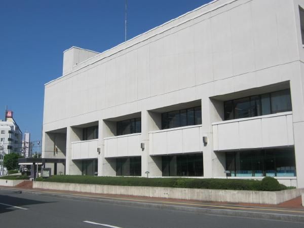 図書館　熊谷市立熊谷図書館（図書館）まで455m