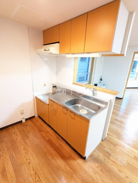 キッチン　家具の配置がしやすい独立キッチンを採用しています。