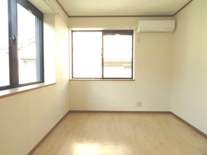 居室・リビング　2面採光の明るいお部屋