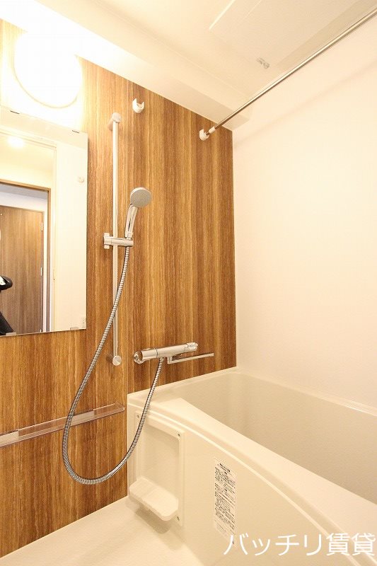 バス・シャワールーム　別号室タイプの為、現状を優先致します。