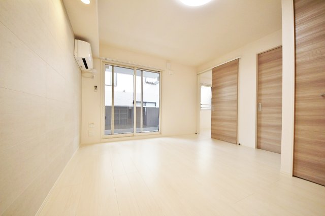 居室・リビング　同物件別号室参考写真