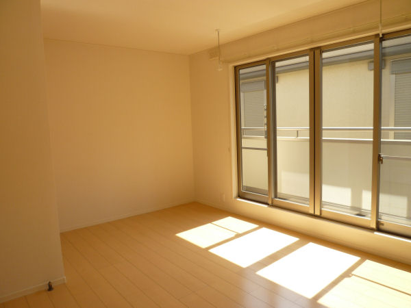 その他　2F8.0帖の洋室です。