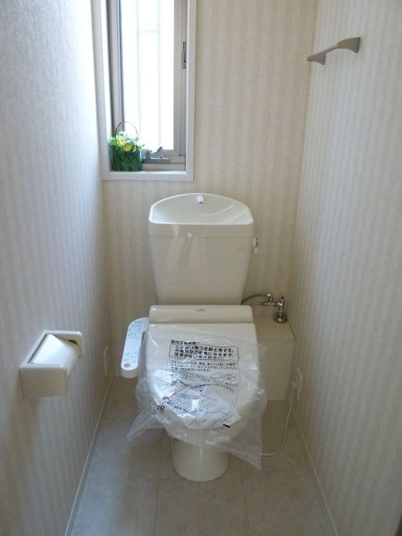 トイレ　あると嬉しい温水洗浄便座付き♪