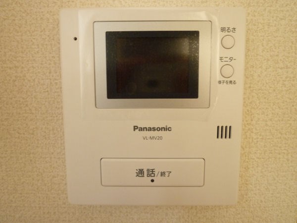 セキュリティ　来訪者を確認出来るモニター付きのインターホンで安心。