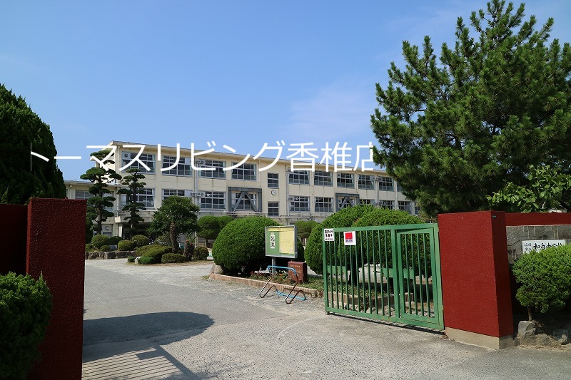 中学校　福岡市立和白中学校（中学校）まで584m