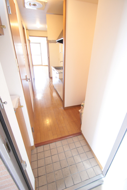 玄関　※別室の参考写真の為、現況優先です。