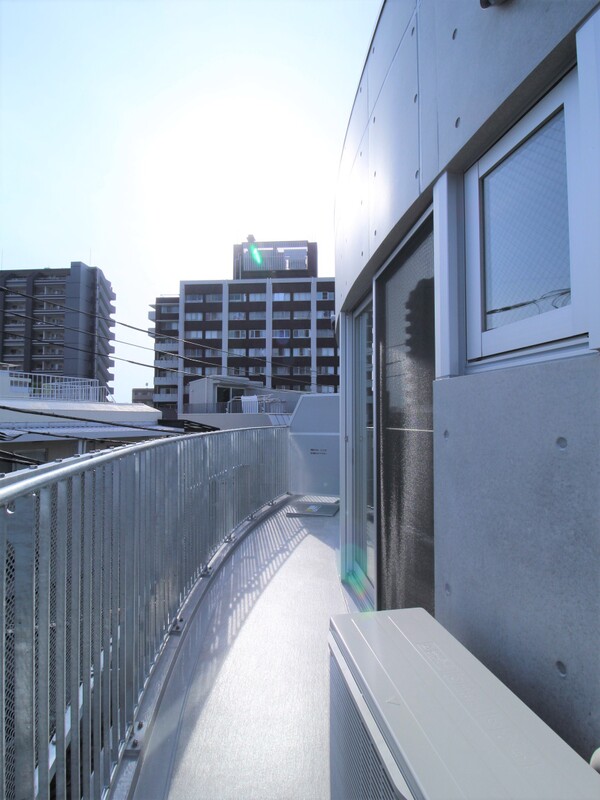 バルコニー　同マンション別部屋参照