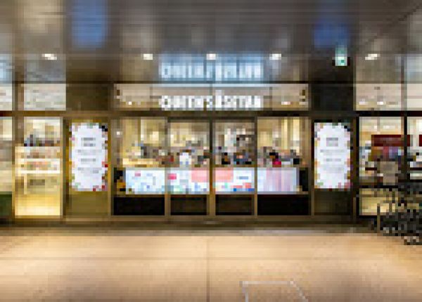 スーパー　クイーンズ伊勢丹白金高輪店（スーパー）まで337m