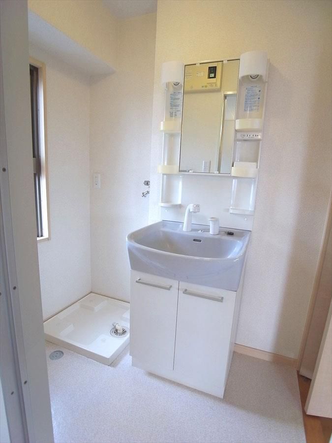 洗面設備　明るい洗面所です※別号室の写真になります