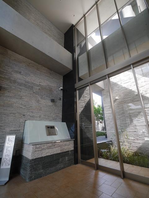 ロビー　エレベーター付きです