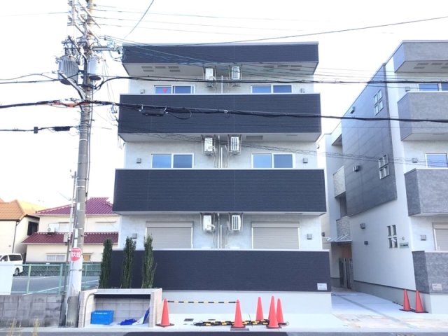 建物外観　安心のオートロック付き♪