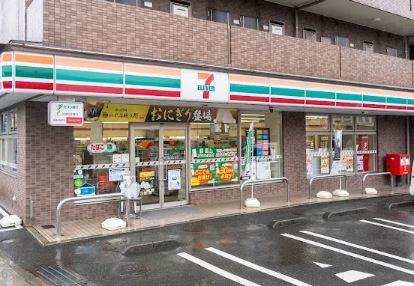 コンビニ　セブンイレブン 多摩関戸5丁目店（コンビニ）まで136m