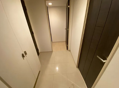 玄関　※別部屋の参考写真です。