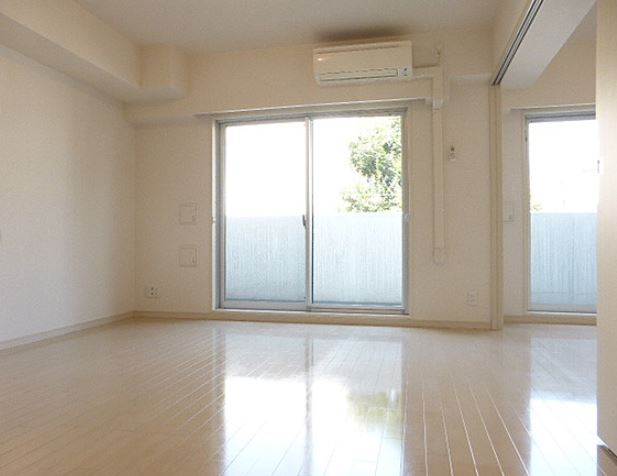 居室・リビング　※別部屋の参考写真です。