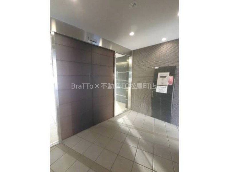 エントランス　マンション共用部分（オートロック付き）