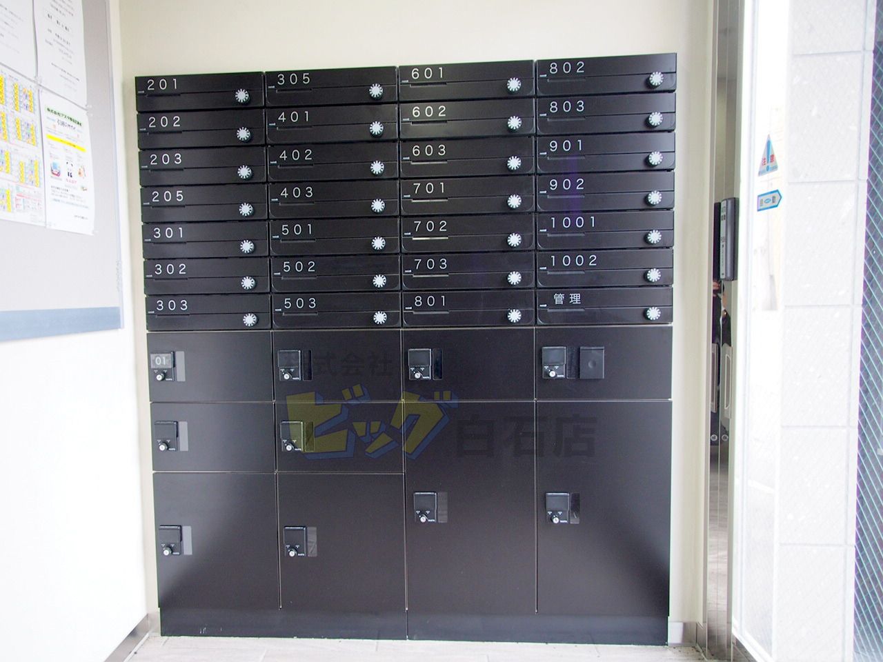 エントランス　留守中も荷物が受け取れて便利な宅配ＢＯＸ完備しています♪